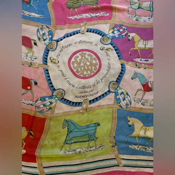 Hermes Scarf/Shawl. ‘Couvertures et Tenues de Jour’. 100% Silk. Made in France. - Picture 6 of 16